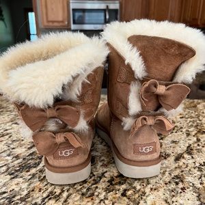 Great condition UGG boots with bows